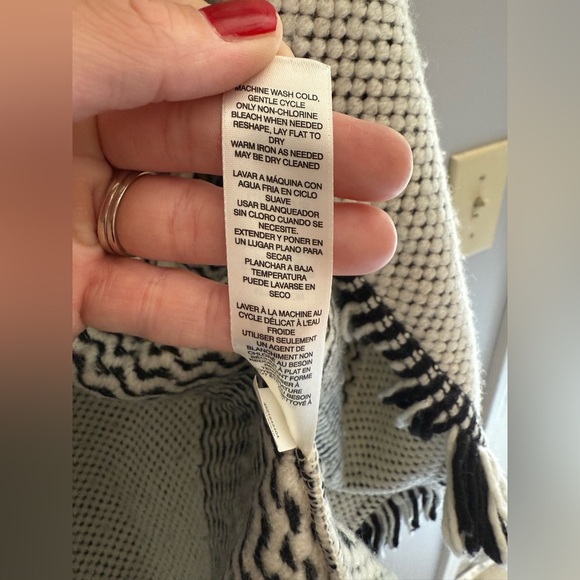 Chicos Open Front Knit Vest Woman’s SZ 0 Black White Fringe Wool Blend Long - Picture 6 of 9